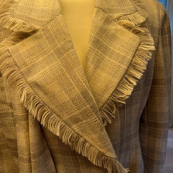 Raffinati Le Collezioni Wool Plaid with Fringe Jacket, Skirt, & Scary Size 8 - Picture 6 of 13